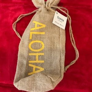 This is a very cute NWT SoHa Hawaii Wine Bottle Burlap Bag